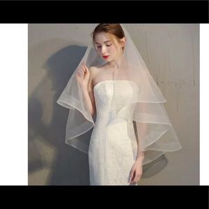 New beautiful 2T elbow length veil